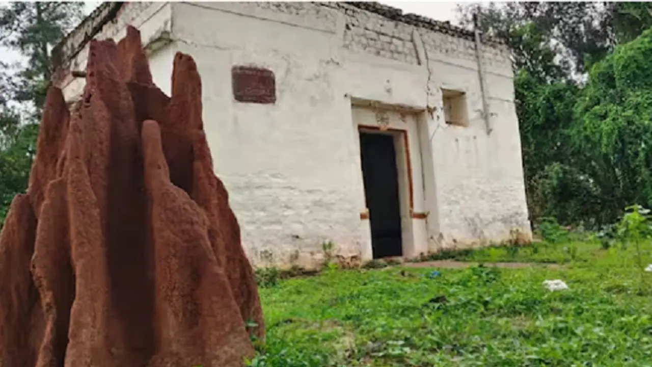 ಐತಿಹಾಸಿಕ ಹಿನ್ನೆಲೆಯ ಕುಣಿಗಲ್ ಅಮ್ಮನ ದೇವಾಲಯಕ್ಕೆ ಯಾರು ದಿಕ್ಕು?: ಪಾಳು ಸ್ಥಿತಿಗೆ ಬಿದ್ದ ದೇವಾಲಯ ಐತಿಹಾಸಿಕ ಹಿನ್ನೆಲೆಯ ಕುಣಿಗಲ್ ಅಮ್ಮನ ದೇವಾಲಯಕ್ಕೆ ಯಾರು ದಿಕ್ಕು?: ಪಾಳು ಸ್ಥಿತಿಗೆ ಬಿದ್ದ ದೇವಾಲಯ