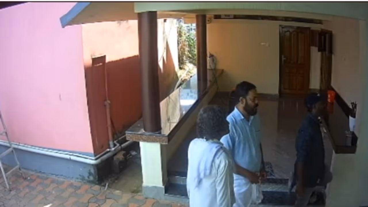 വീട്ടിൽ ട്രെഡ്‌മിൽ സ്‌ഥാപിക്കാനെത്തിയവരെ ഇടയ്ക്കുവെച്ച് കാണാതായി; അലമാര പരിശോധിച്ചപ്പോൾ 20 ലക്ഷം രൂപ കാണാനില്ല