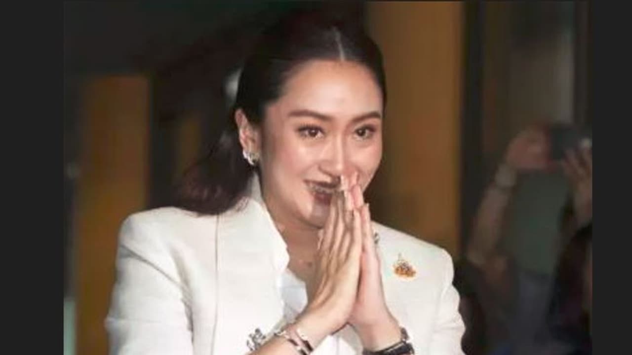 37 ವರ್ಷದ ಪೇಟೊಂಗ್ಟಾರ್ನ್ ಶಿನವತ್ರಾ ಥೈಲ್ಯಾಂಡ್ನ ನೂತನ ಪ್ರಧಾನಿ 37 ವರ್ಷದ ಪೇಟೊಂಗ್ಟಾರ್ನ್ ಶಿನವತ್ರಾ ಥೈಲ್ಯಾಂಡ್ನ ನೂತನ ಪ್ರಧಾನಿ