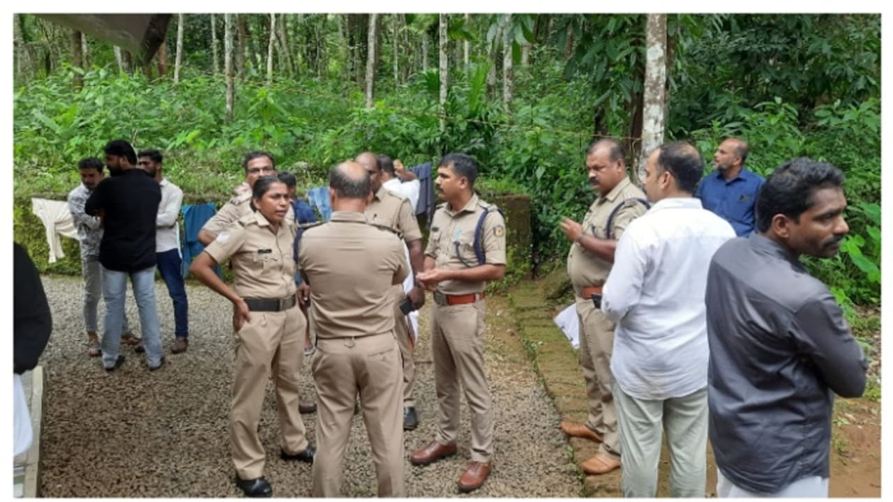 കണ്ണൂരിൽ ഭാര്യയെയും ഭാര്യാമാതാവിനെയും വെട്ടിക്കൊന്നു; കാരണം കുടുംബവഴക്ക്; യുവാവ് കസ്റ്റഡിയിൽ കണ്ണൂരിൽ ഭാര്യയെയും ഭാര്യാമാതാവിനെയും വെട്ടിക്കൊന്നു; കാരണം കുടുംബവഴക്ക്; യുവാവ് കസ്റ്റഡിയിൽ