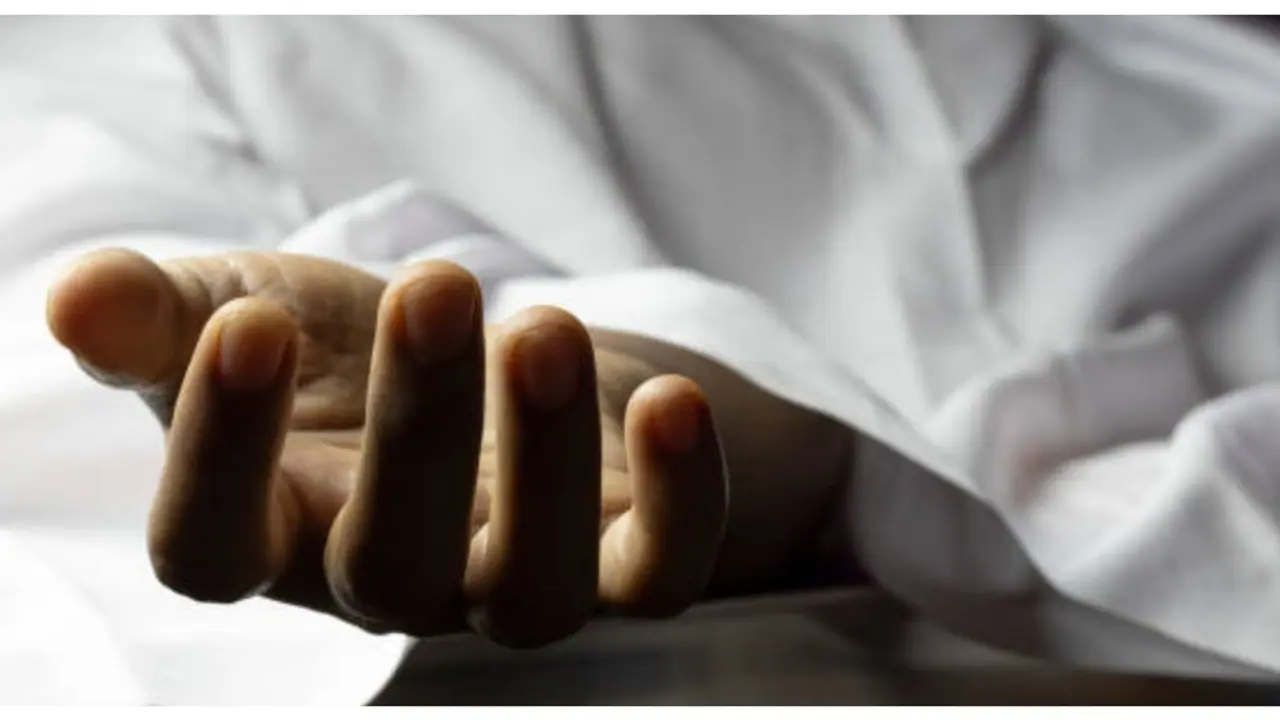 கிருஷ்ணகிரியில் காதலுக்கு பெற்றோர் எதிர்ப்பு; காதலுடன் சிறுமி விபரீத முடிவு