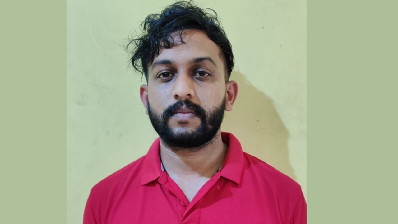 ഒരുമിച്ച് കഴിഞ്ഞത് 20 ദിവസം, ഫോണിൽ സ്ത്രീധനത്തിനായി തെറിവിളി; യുവതി ജീവനൊടുക്കിയതിൽ ഭര്ത്താവ് അറസ്റ്റിൽ ഒരുമിച്ച് കഴിഞ്ഞത് 20 ദിവസം, ഫോണിൽ സ്ത്രീധനത്തിനായി തെറിവിളി; യുവതി ജീവനൊടുക്കിയതിൽ ഭര്ത്താവ് അറസ്റ്റിൽ