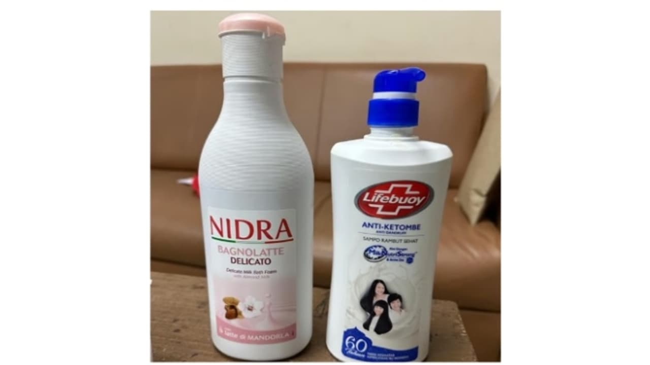 വിദേശത്തു നിന്ന് വന്നിറങ്ങിയ യുവതിയെ സംശയം, പരിശോധനയിൽ ഒന്നും കണ്ടില്ല; ഷാമ്പൂ ബോട്ടിൽ തുറന്നതോടെ കുടുങ്ങി