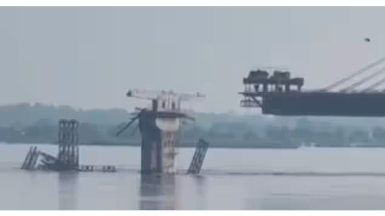 1710 കോടി രൂപ ചെലവിൽ നിർമിക്കുന്ന പാലം മൂന്നാമതും തകർന്നു; ബിഹാറിൽ നാലാഴ്ചക്കിടെ തകർന്നത് 15 പാലങ്ങൾ