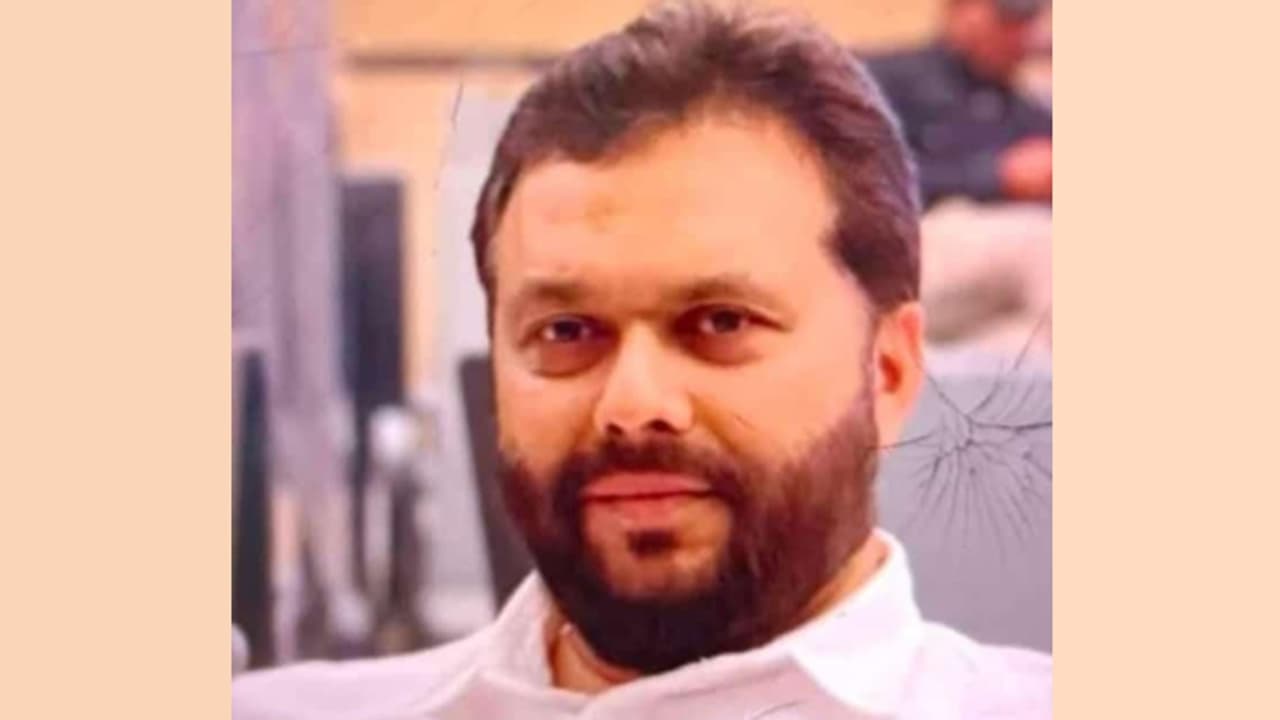 വീട്ടിലേക്ക് ഫോൺ വിളിക്കുന്നതിനിടെ കുഴഞ്ഞുവീണു; ആശുപത്രിയിലെത്തിച്ചപ്പോഴേക്കും പ്രവാസി മലയാളി മരിച്ചു വീട്ടിലേക്ക് ഫോൺ വിളിക്കുന്നതിനിടെ കുഴഞ്ഞുവീണു; ആശുപത്രിയിലെത്തിച്ചപ്പോഴേക്കും പ്രവാസി മലയാളി മരിച്ചു