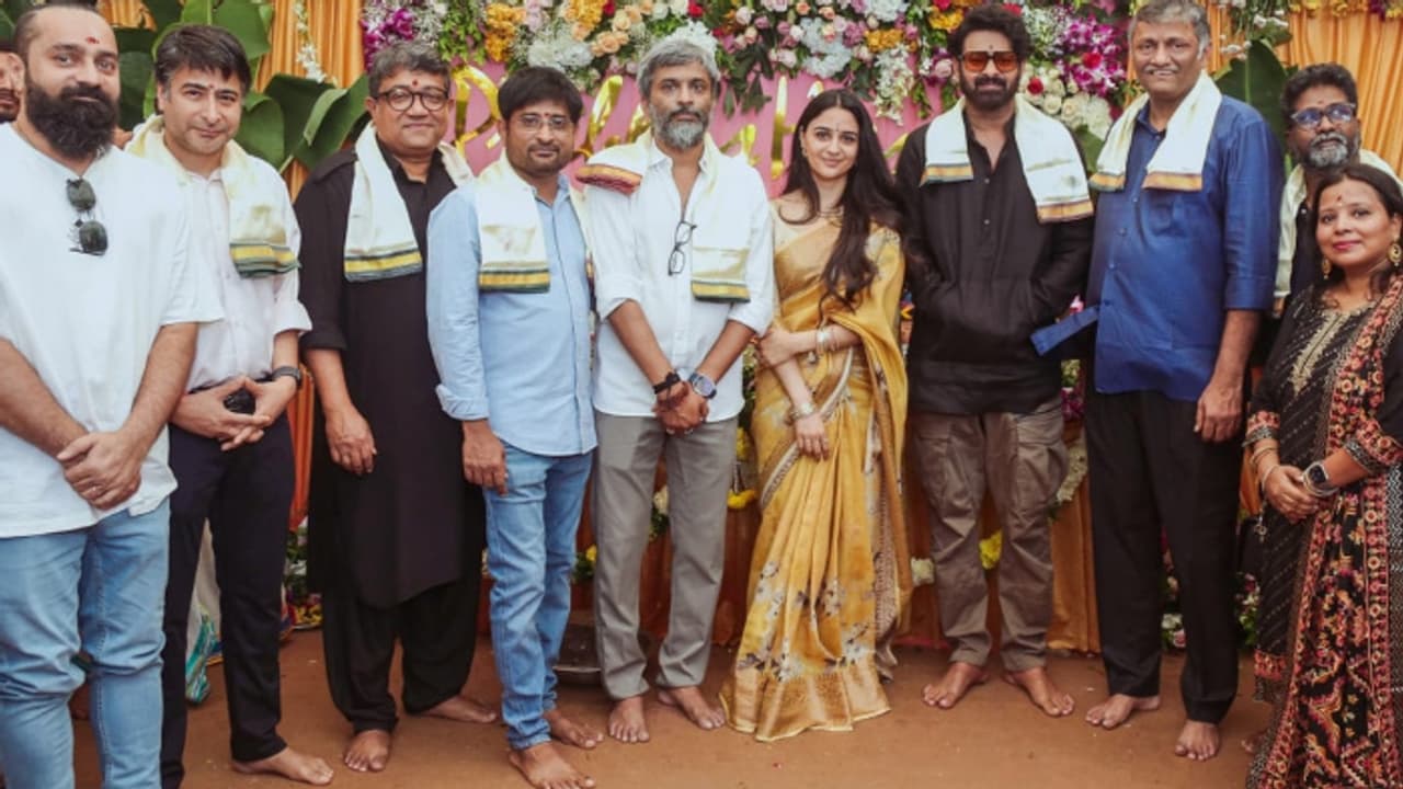 ഇനി ആ ചരിത്ര യോദ്ധാവ്, ചിത്രം പ്രഖ്യാപിച്ചു, വമ്പൻ വിജയമായ സീതാരാമത്തിന്റെ സംവിധായകൻ പ്രഭാസിനൊപ്പം ഇനി ആ ചരിത്ര യോദ്ധാവ്, ചിത്രം പ്രഖ്യാപിച്ചു, വമ്പൻ വിജയമായ സീതാരാമത്തിന്റെ സംവിധായകൻ പ്രഭാസിനൊപ്പം