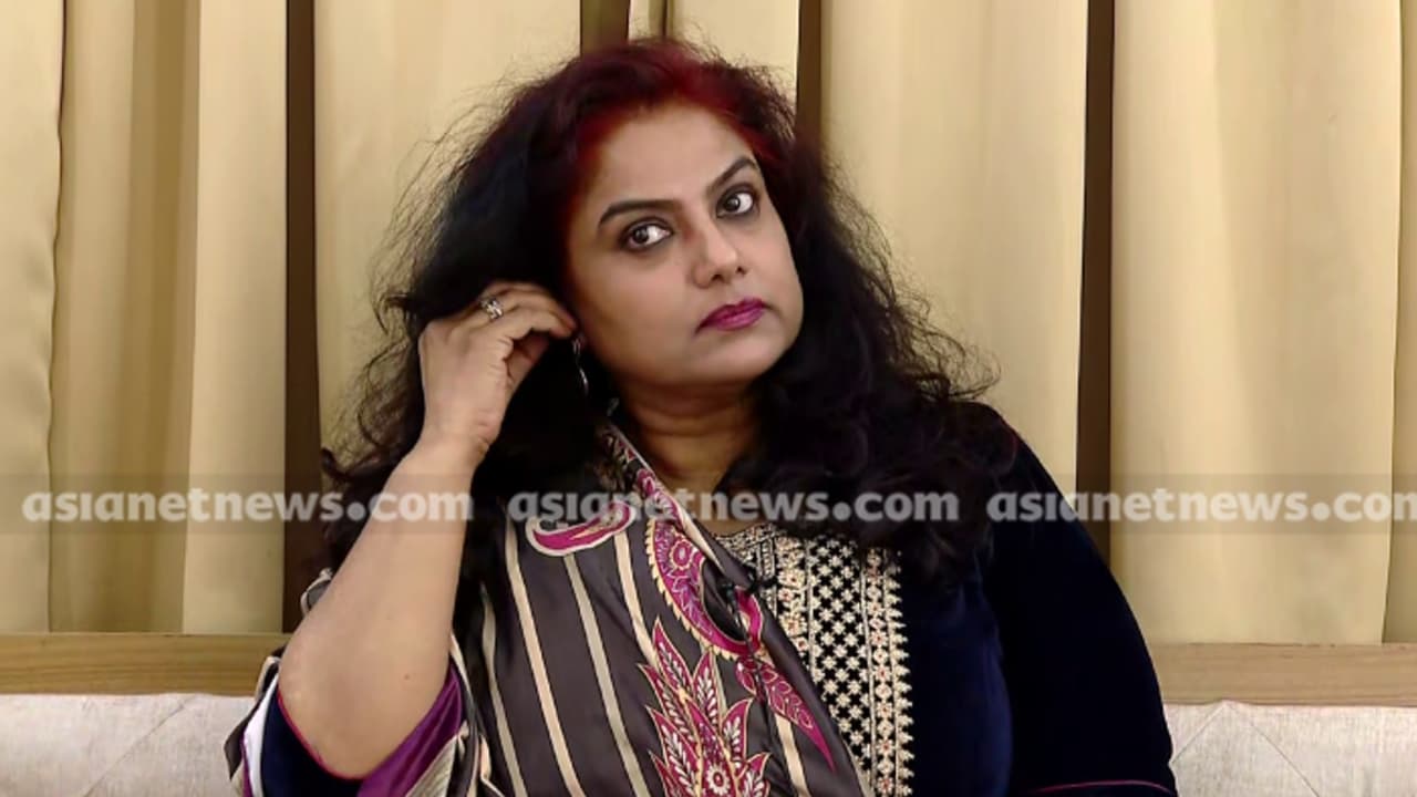 ഹേമ കമ്മിറ്റി റിപ്പോർട്ട് പുറത്ത് വിടരുതെന്ന് സർക്കാരിനോട് ആവശ്യപ്പെട്ടില്ല, അങ്ങനെ നിലപാടില്ല: നടി രഞ്ജിനി ഹേമ കമ്മിറ്റി റിപ്പോർട്ട് പുറത്ത് വിടരുതെന്ന് സർക്കാരിനോട് ആവശ്യപ്പെട്ടില്ല, അങ്ങനെ നിലപാടില്ല: നടി രഞ്ജിനി