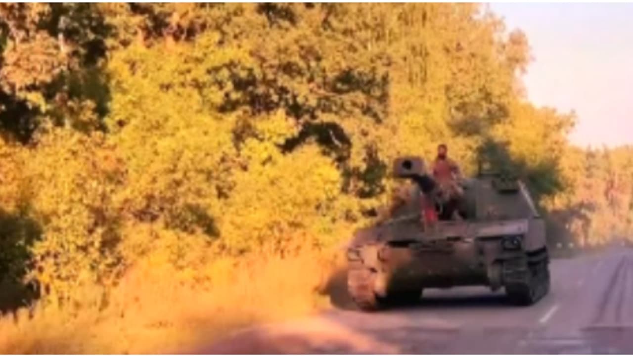 കുർസ്ക് പാലം തകർത്തു; റഷ്യയുടെ കൂടുതൽ ഭൂപ്രദേശത്തേയ്ക്ക് കയറി ആക്രമണം ശക്തമാക്കി യുക്രൈൻ കുർസ്ക് പാലം തകർത്തു; റഷ്യയുടെ കൂടുതൽ ഭൂപ്രദേശത്തേയ്ക്ക് കയറി ആക്രമണം ശക്തമാക്കി യുക്രൈൻ