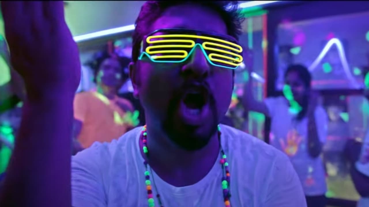 പാര്ട്ടി മോഡില് വിനീത് ശ്രീനിവാസന്; 'ഒരു ജാതി ജാതക'ത്തിലെ വീഡിയോ ഗാനം പാര്ട്ടി മോഡില് വിനീത് ശ്രീനിവാസന്; 'ഒരു ജാതി ജാതക'ത്തിലെ വീഡിയോ ഗാനം