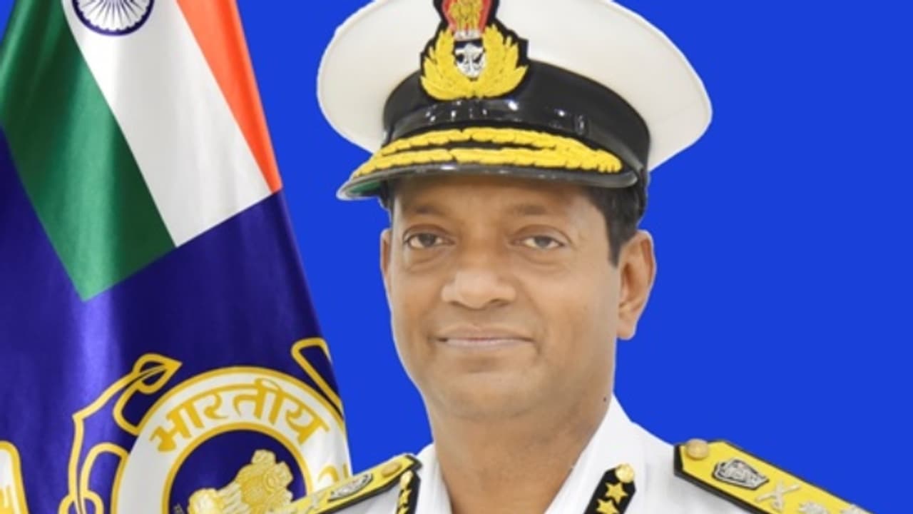 ചെന്നൈയിൽ സുപ്രധാന യോഗത്തിനിടെ ഹൃദയാഘാതം: കോസ്റ്റ് ഗാർഡ് ഡയറക്ടർ ജനറൽ രാകേഷ് പാൽ അന്തരിച്ചു ചെന്നൈയിൽ സുപ്രധാന യോഗത്തിനിടെ ഹൃദയാഘാതം: കോസ്റ്റ് ഗാർഡ് ഡയറക്ടർ ജനറൽ രാകേഷ് പാൽ അന്തരിച്ചു