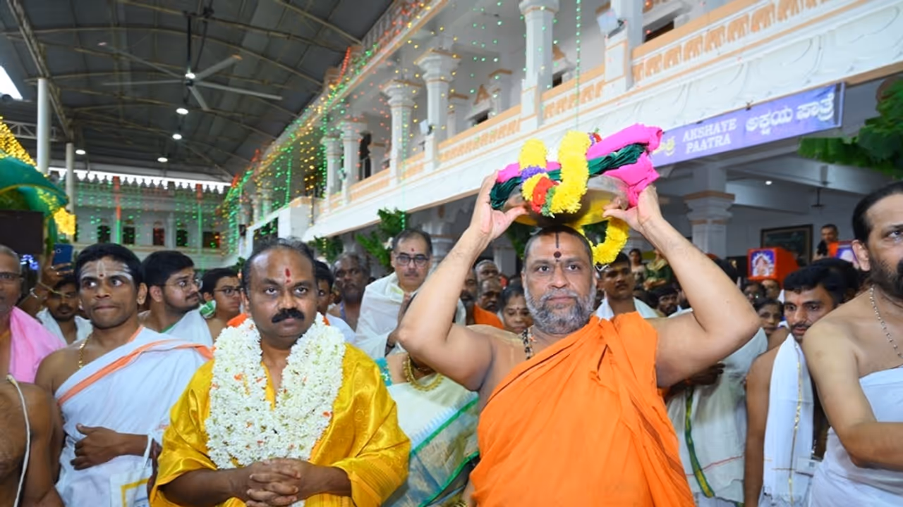 ಶ್ರೀ ರಾಘವೇಂದ್ರ ಸ್ವಾಮಿ 353ನೇ ಆರಾಧನಾ ಮಹೋತ್ಸವ ಆರಂಭ: ಟಿಟಿಡಿಯ ಶ್ರೀವಾರಿ ಶೇಷವಸ್ತ್ರ ಸಮರ್ಪಣೆ