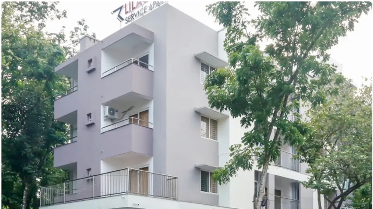 വിവാഹത്തിൽ പങ്കെടുക്കാനെത്തിയ യുവാവ് ബാൽക്കണിയിൽ നിന്നും കാൽവഴുതി താഴേക്ക് വീണു, ദാരുണാന്ത്യം വിവാഹത്തിൽ പങ്കെടുക്കാനെത്തിയ യുവാവ് ബാൽക്കണിയിൽ നിന്നും കാൽവഴുതി താഴേക്ക് വീണു, ദാരുണാന്ത്യം