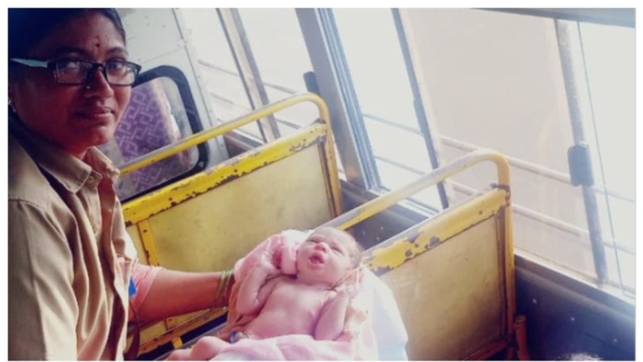 ബസിൽ യാത്ര ചെയ്യവേ പ്രസവവേദന, ബസ് പ്രസവ മുറിയായി; അമ്മയും കുഞ്ഞും സുഖമായിരിക്കുന്നെന്ന കുറിപ്പ് വൈറൽ ബസിൽ യാത്ര ചെയ്യവേ പ്രസവവേദന, ബസ് പ്രസവ മുറിയായി; അമ്മയും കുഞ്ഞും സുഖമായിരിക്കുന്നെന്ന കുറിപ്പ് വൈറൽ