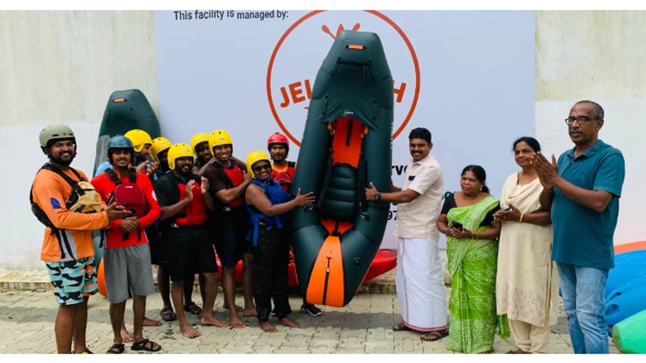 രാജ്യത്ത് ആദ്യം കോഴിക്കോട്; ഓളപ്പരപ്പുകളെ കീറിമുറിച്ച് കുതിക്കാൻ പാക്ക് റാഫ്റ്റിംഗ് പരിശീലന കേന്ദ്രം തുടങ്ങി
