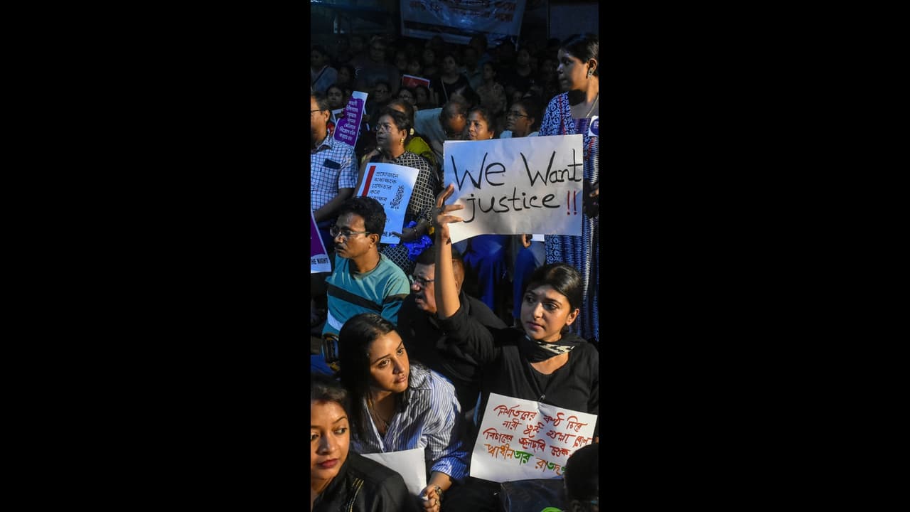 Kolkata Rape Murder Case: ಪಶ್ಚಿಮ ಬಂಗಾಳ ಸರ್ಕಾರಕ್ಕೆ ಸುಪ್ರೀಂ ಛೀಮಾರಿ, ಡಿಜಿಪಿಯನ್ನ ತಕ್ಷಣವೇ ವಜಾ ಮಾಡಲು ಸೂಚನೆ!