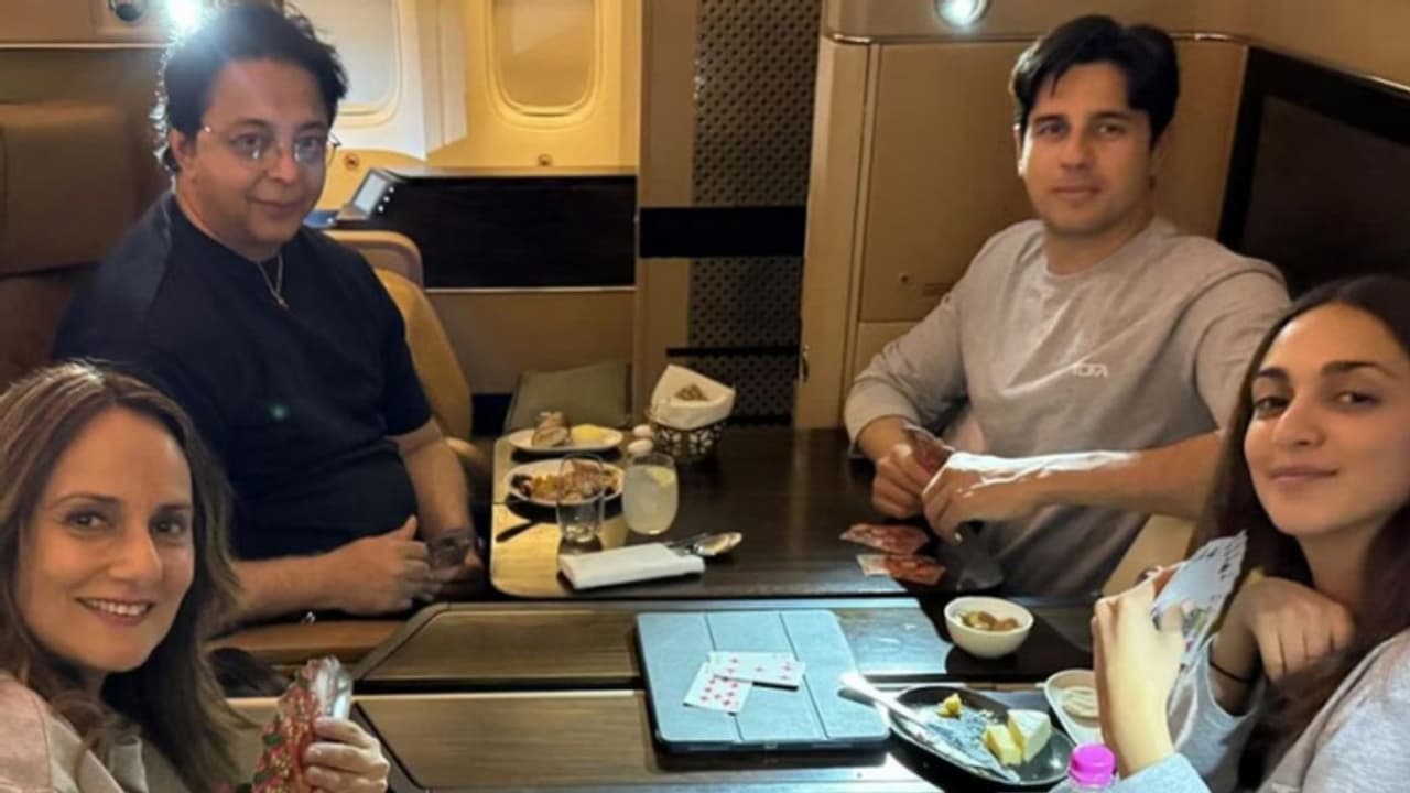 കുടുംബസമേതം നടൻ സിദ്ധാര്‍ഥ് മല്‍ഹോത്ര, ഫോട്ടോ ചര്‍ച്ചയാകുന്നു