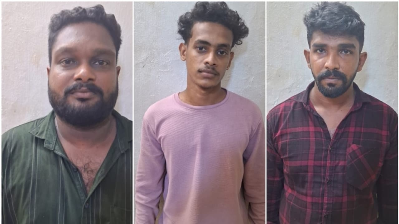 കെഎസ്ആർടിസി ബസ് തടഞ്ഞുനിർത്തി ഡ്രൈവറെ മർദ്ദിക്കുവാൻ ശ്രമം; മൂന്ന് പേര് അറസ്റ്റിൽ കെഎസ്ആർടിസി ബസ് തടഞ്ഞുനിർത്തി ഡ്രൈവറെ മർദ്ദിക്കുവാൻ ശ്രമം; മൂന്ന് പേര് അറസ്റ്റിൽ