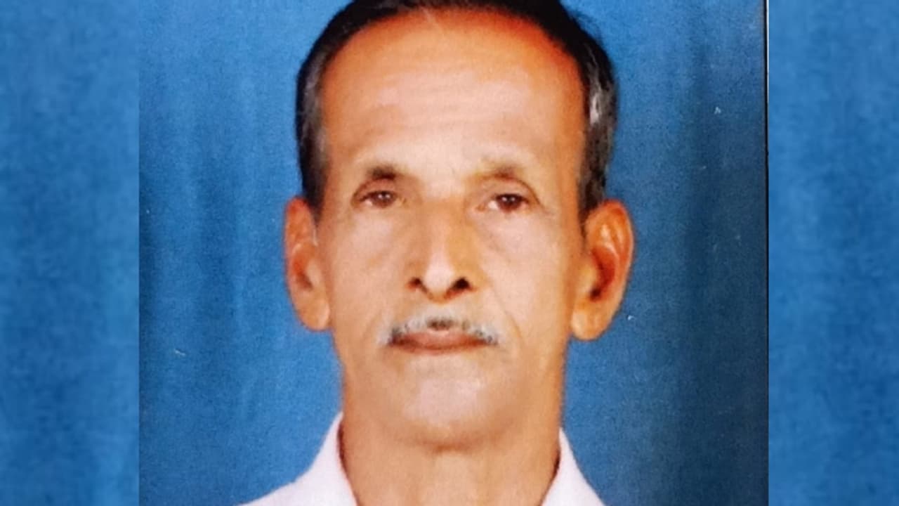 പത്ര വിതരണത്തിനിടെ സൈക്കിളിൽ സ്കൂൾ ബസ് ഇടിച്ച് ചികിത്സയിലായിരുന്ന 82 കാരൻ മരിച്ചു