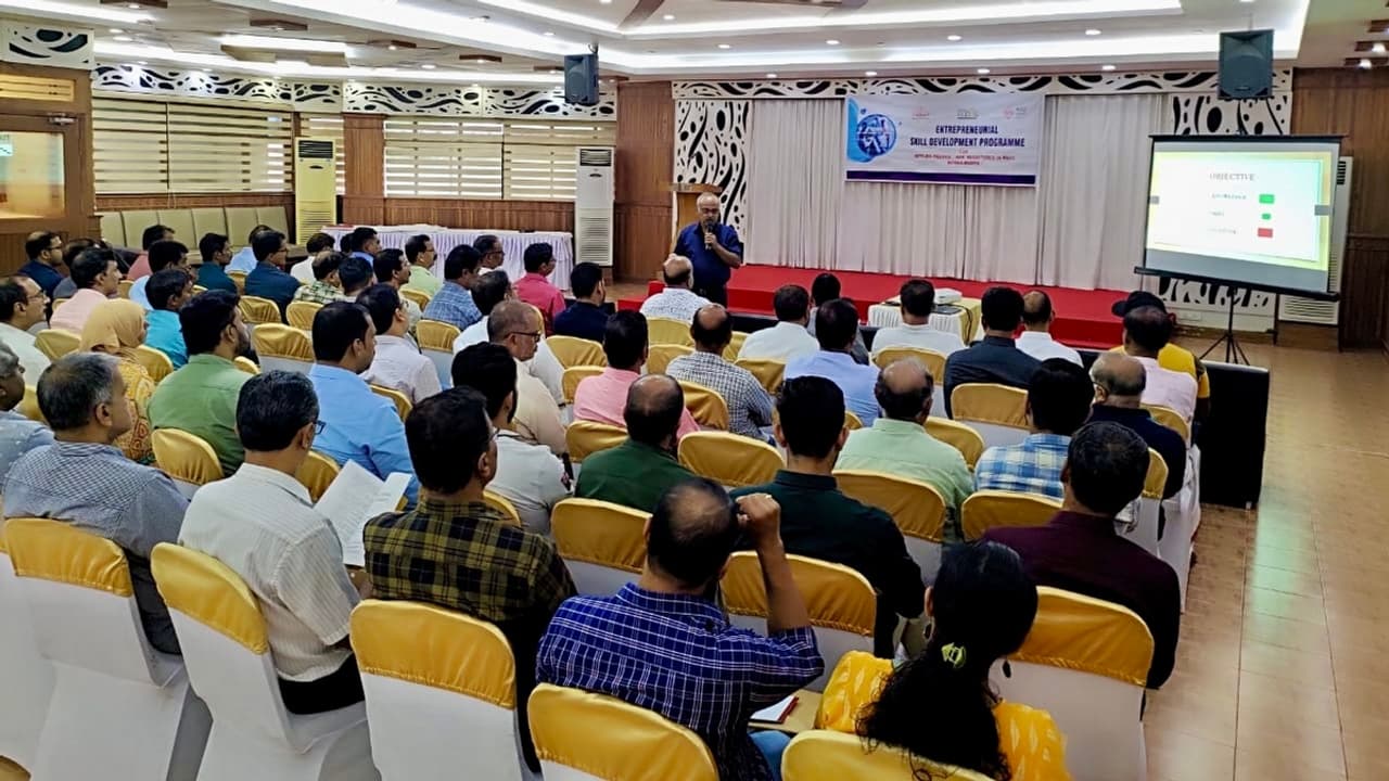 പ്രവാസികള്‍ക്കും നാട്ടില്‍ തിരിച്ചെത്തിയവര്‍ക്കും വലിയ അവസരം, സൗജന്യമായി തന്നെ; നോർക്ക സംരംഭകത്വ പരിശീലനം