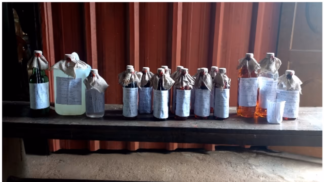 എക്സൈസിന്റെ ഓണം സ്പെഷ്യൽ ഡ്രൈവിൽ ചാരായവും, കോടയും, വിദേശമദ്യവും പിടിച്ചു; മുൻ അബ്കാരികേസ് പ്രതികൾ പിടിയിൽ