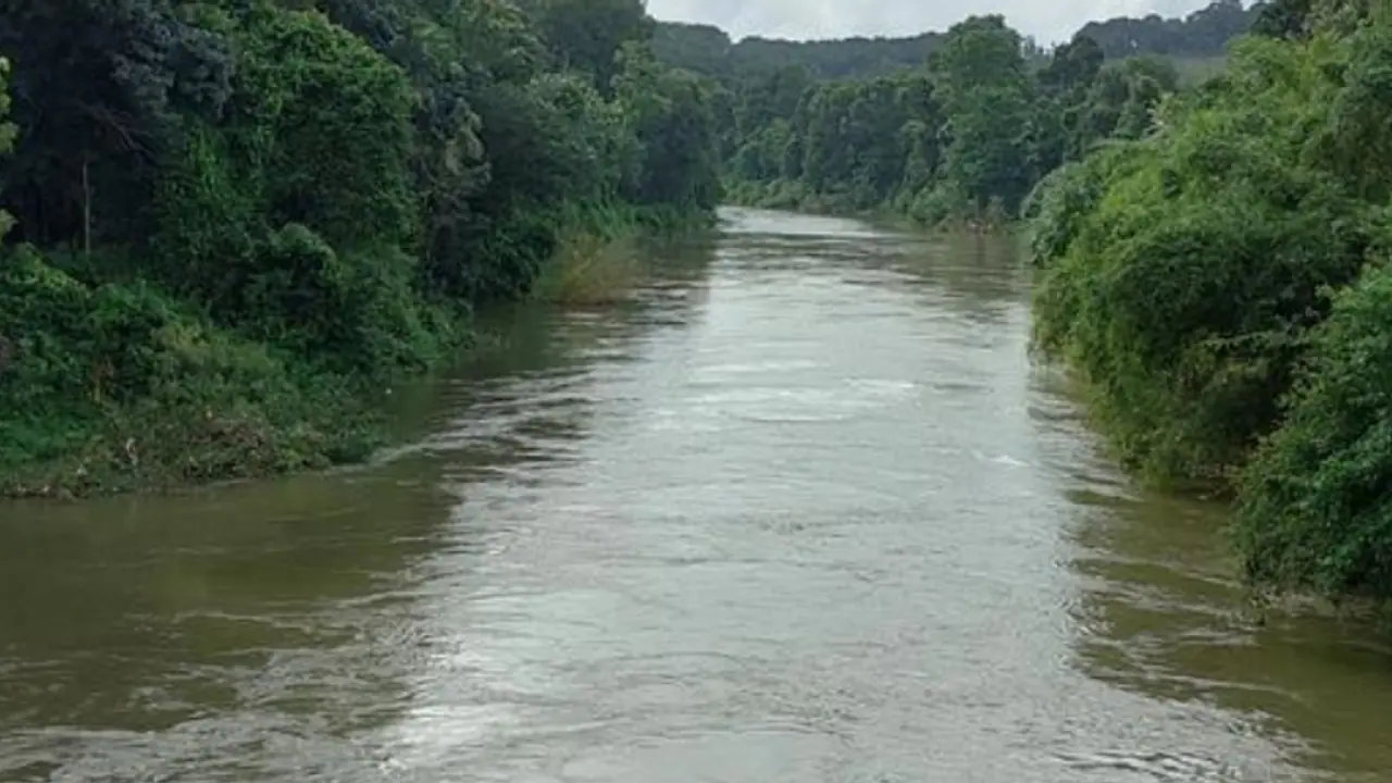 Kerala: Rising water levels in Meenachil river prompt alerts for residents living on banks Kerala: Rising water levels in Meenachil river prompt alerts for residents living on banks
