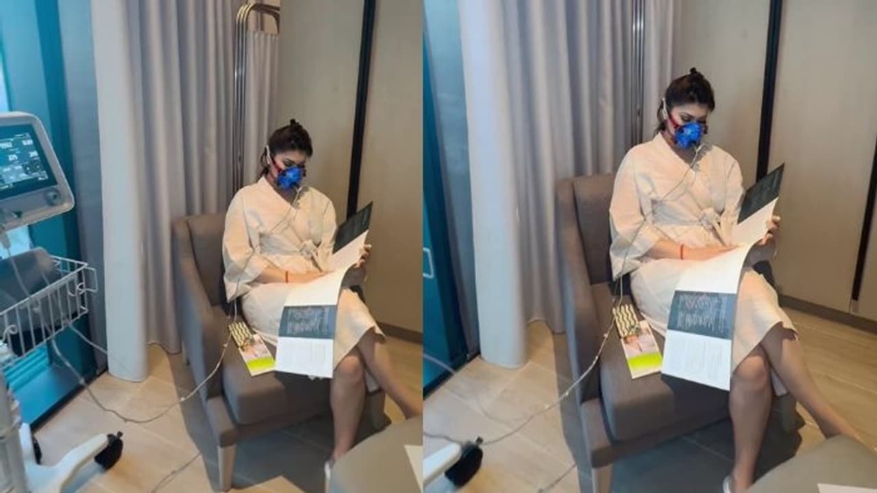 ಬೆರಳಿಗೆ ಸಣ್ಣ ಗಾಯವಾಗಿದ್ದಕ್ಕೆ ಆಸ್ಪತ್ರೆಗೆ ದಾಖಲಾದ ನಟಿ; ನೀವು ಭಾರತದ ಮೊದಲ ಮಹಿಳೆ ಎಂದ ನೆಟ್ಟಿಗರು! ಬೆರಳಿಗೆ ಸಣ್ಣ ಗಾಯವಾಗಿದ್ದಕ್ಕೆ ಆಸ್ಪತ್ರೆಗೆ ದಾಖಲಾದ ನಟಿ; ನೀವು ಭಾರತದ ಮೊದಲ ಮಹಿಳೆ ಎಂದ ನೆಟ್ಟಿಗರು!