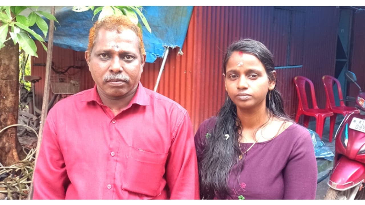 രാജേഷിനും കുടുംബത്തിനും തകരഷീറ്റ് മേഞ്ഞ വീട്ടിൽ നിന്ന് മാറാം, സ്ത്രീശക്തി 1 ാം സമ്മാനം തിരുനല്ലൂർ സ്വദേശിക്ക്