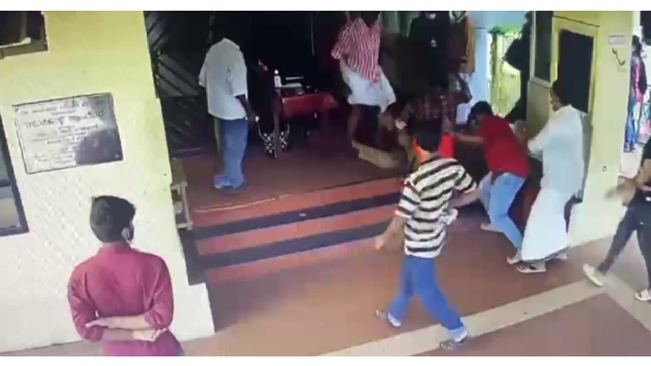 ഡിവൈഎഫ്ഐ നേതാവ് മെഡിക്കല്‍ കോളേജ് സുരക്ഷാ ജീവനക്കാരെ അക്രമിച്ച കേസ് അട്ടി മറിക്കാന്‍ നീക്കമെന്ന് ആരോപണം