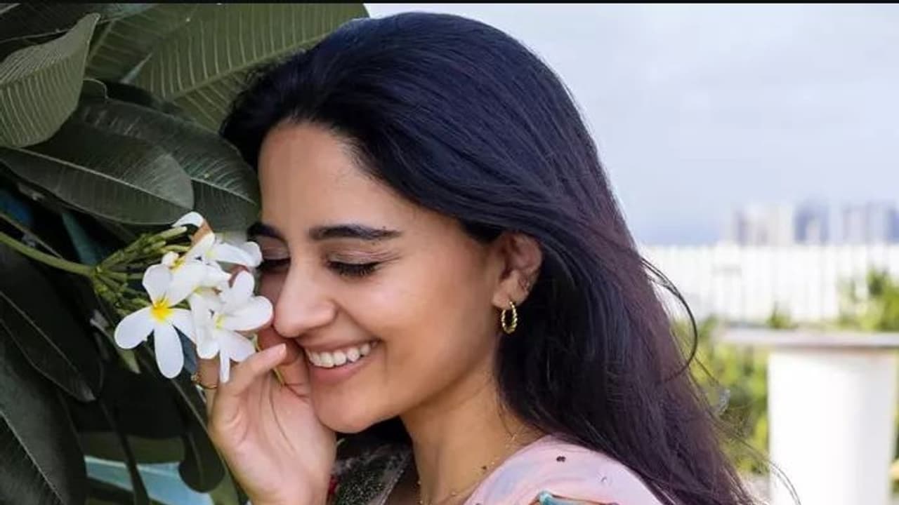 ప్రభాస్ హను మూవీ హీరోయిన్ ఇమాన్వీ కి షాకింగ్ రెమ్యునేషన్ ? ప్రభాస్ హను మూవీ హీరోయిన్ ఇమాన్వీ కి షాకింగ్ రెమ్యునేషన్ ?