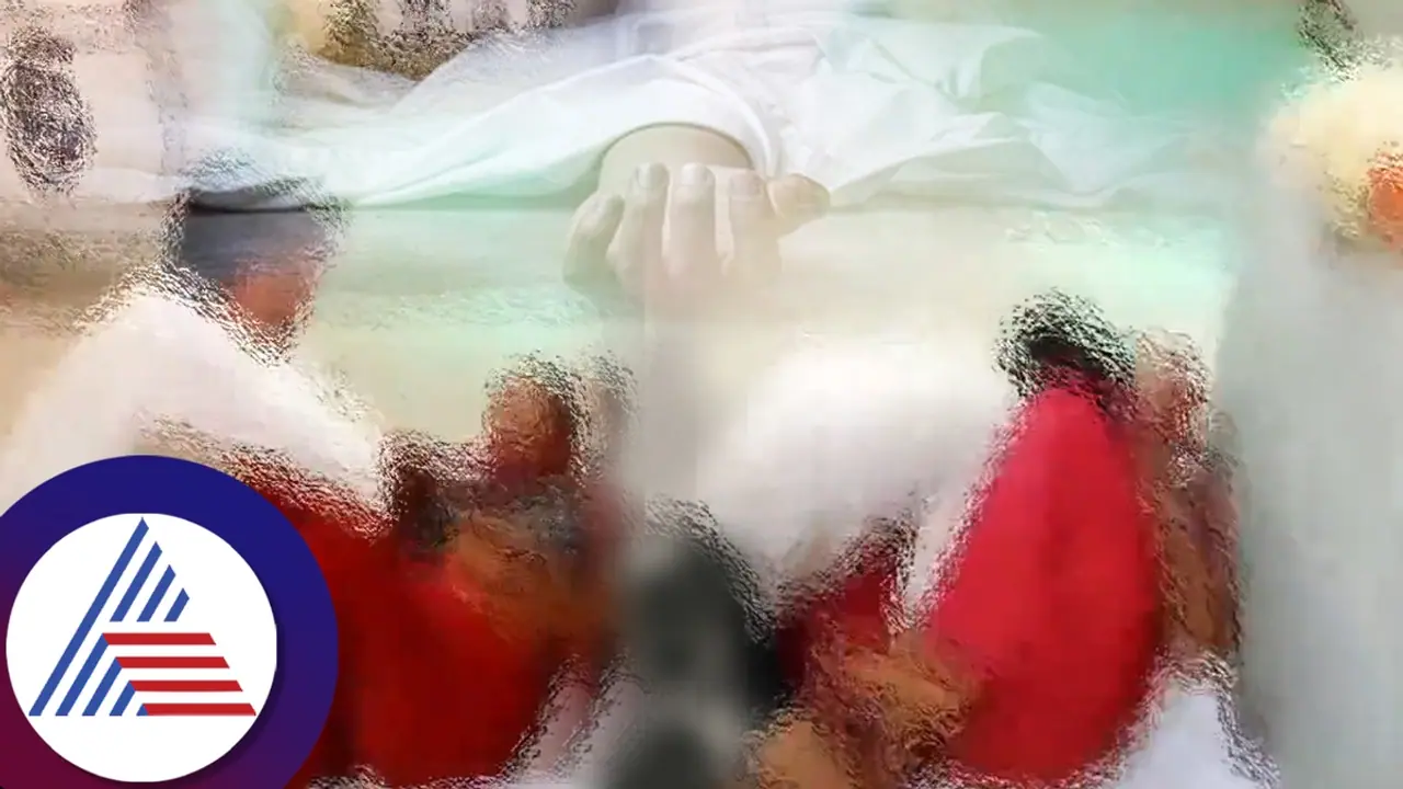 ಮತೃದೇಹ ತುಂಬಿದ ಶವಗಾರದಲ್ಲಿ ಕಣ್ಣು ಮಿಟುಕಿಸಿತು 2 ಜೀವ, ಕ್ಯಾಮೆರಾದಲ್ಲಿ ಸೆರೆಯಾಯ್ತು ರೊಮ್ಯಾನ್ಸ್! ಮತೃದೇಹ ತುಂಬಿದ ಶವಗಾರದಲ್ಲಿ ಕಣ್ಣು ಮಿಟುಕಿಸಿತು 2 ಜೀವ, ಕ್ಯಾಮೆರಾದಲ್ಲಿ ಸೆರೆಯಾಯ್ತು ರೊಮ್ಯಾನ್ಸ್!