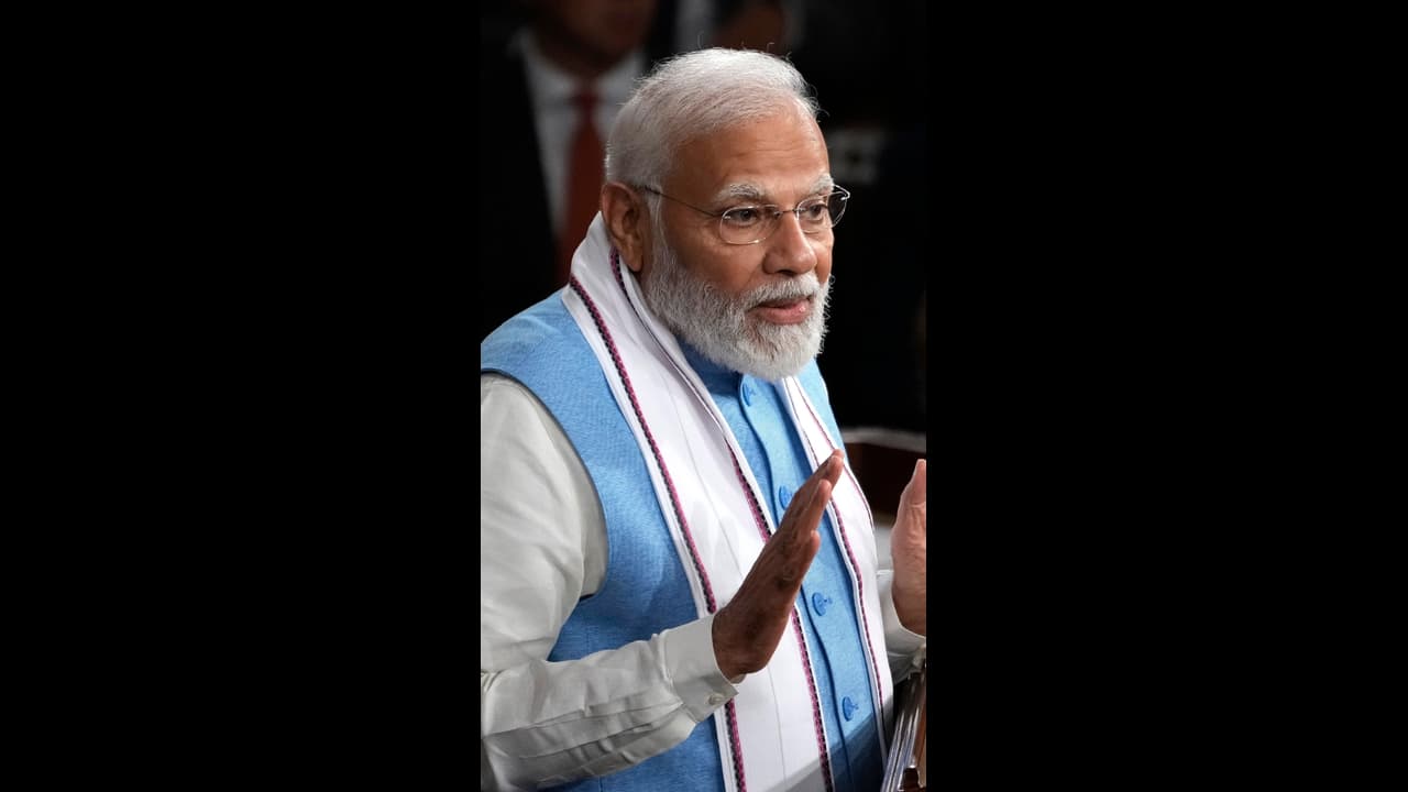 வரலாற்று சிறப்பு பயணம்.. உக்ரைன் சென்றடைந்தார் பிரதமர் மோடி.. ஜெலன்ஸ்கியுடன் சந்திப்பு.. வரலாற்று சிறப்பு பயணம்.. உக்ரைன் சென்றடைந்தார் பிரதமர் மோடி.. ஜெலன்ஸ்கியுடன் சந்திப்பு..