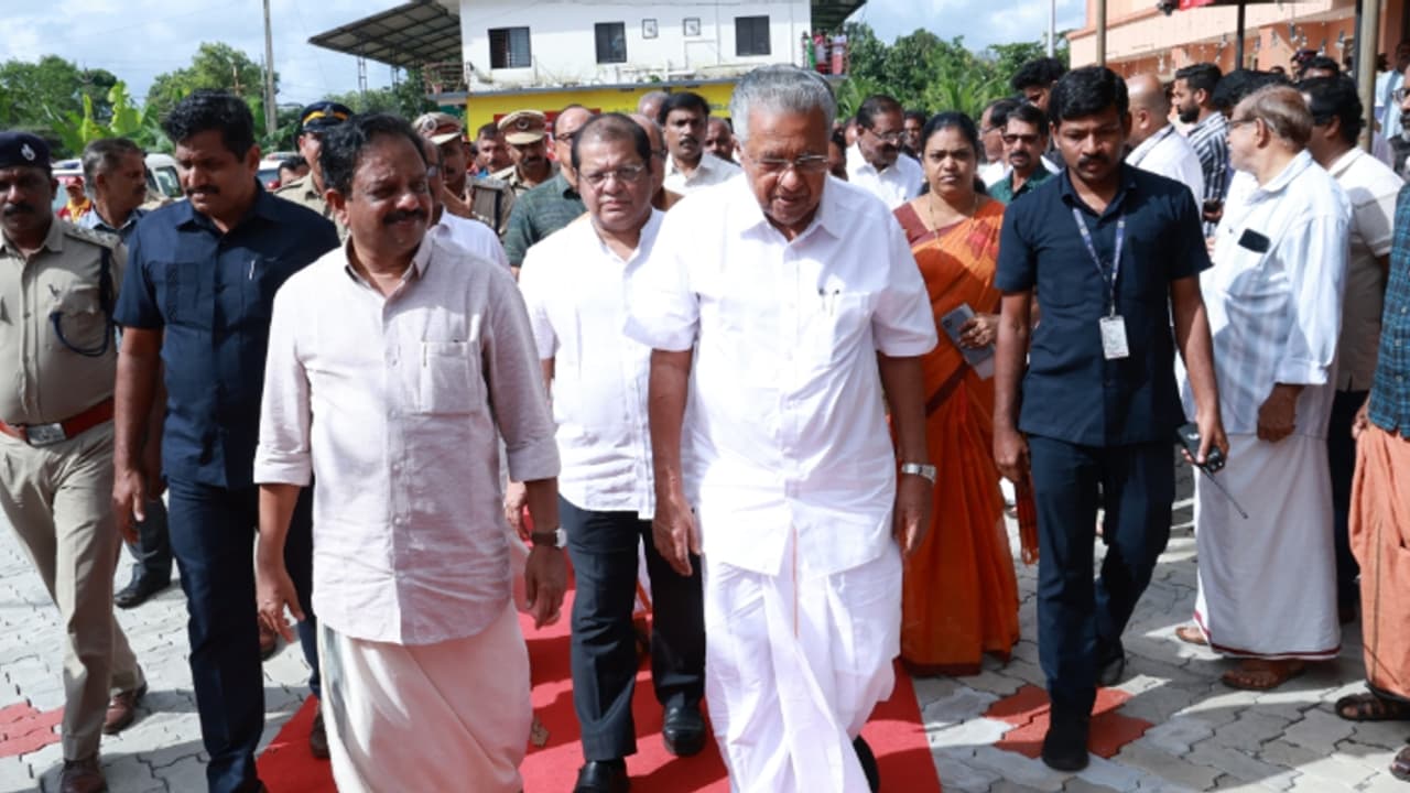 ആരുടെയും പിന്നിലല്ല, യശസ്സോടെ മുന്നിൽ തന്നെ ; ആമയിഴഞ്ചാനും മുണ്ടക്കൈയും എടുത്ത് പറഞ്ഞ് ഫയര്‍ഫോഴ്സിന് അഭിനന്ദനം