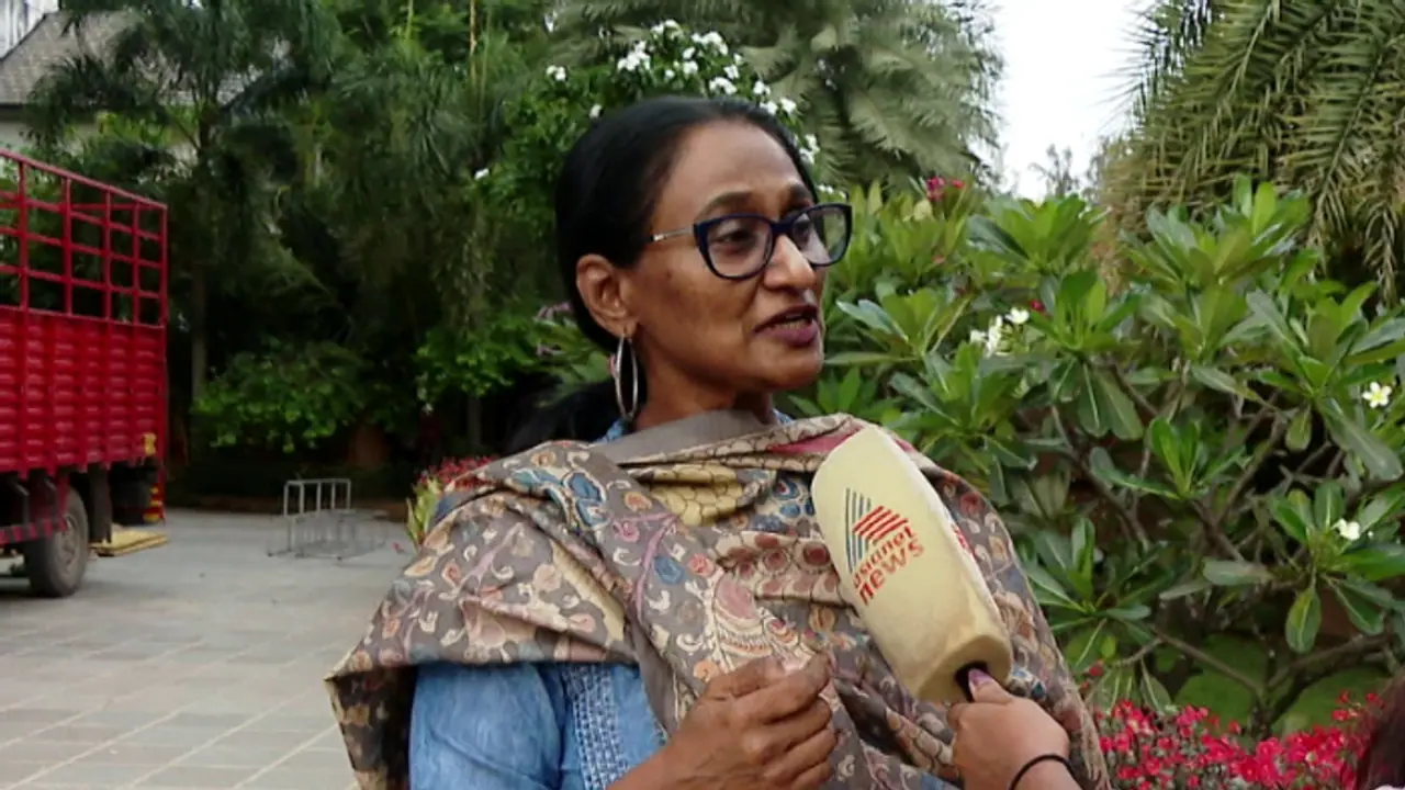 'അമ്മ'യിലെ ആരെയും വിളിച്ചില്ല, ഹേമ കമ്മിറ്റി എടുത്തത് ഡബ്ല്യുസിസി ശുപാർശ ചെയ്തവരുടെ മൊഴി; കുക്കു പരമേശ്വരൻ 'അമ്മ'യിലെ ആരെയും വിളിച്ചില്ല, ഹേമ കമ്മിറ്റി എടുത്തത് ഡബ്ല്യുസിസി ശുപാർശ ചെയ്തവരുടെ മൊഴി; കുക്കു പരമേശ്വരൻ