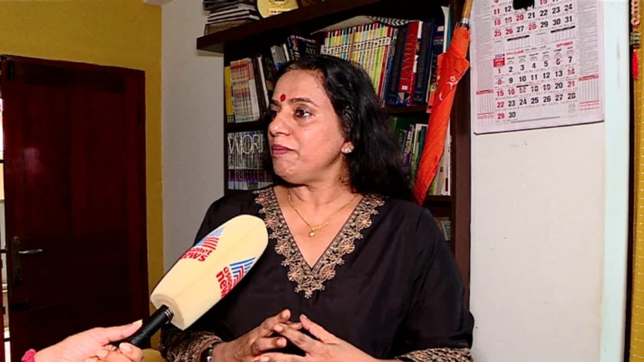 സൂക്ഷിച്ചേ നിലപാടെടുക്കൂ എന്ന് പറയുന്നത് ഇടതുപക്ഷ സർക്കാരിന് ചേർന്നതല്ല, ആരെയാണവർ പേടിക്കുന്നത്? ജോളി ചിറയത്ത്