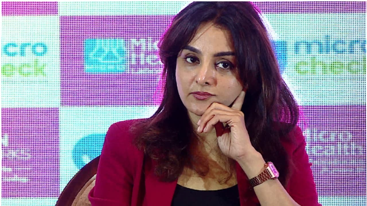 വിവാദത്തിനിടെ പോസ്റ്റുമായി മഞ്ജുവാര്യർ; ഒന്നും മറക്കരുത്,ഒരു സ്ത്രീ പോരാടാൻ തീരുമാനിച്ചിടത്ത് നിന്നാണ് തുടക്കം വിവാദത്തിനിടെ പോസ്റ്റുമായി മഞ്ജുവാര്യർ; ഒന്നും മറക്കരുത്,ഒരു സ്ത്രീ പോരാടാൻ തീരുമാനിച്ചിടത്ത് നിന്നാണ് തുടക്കം