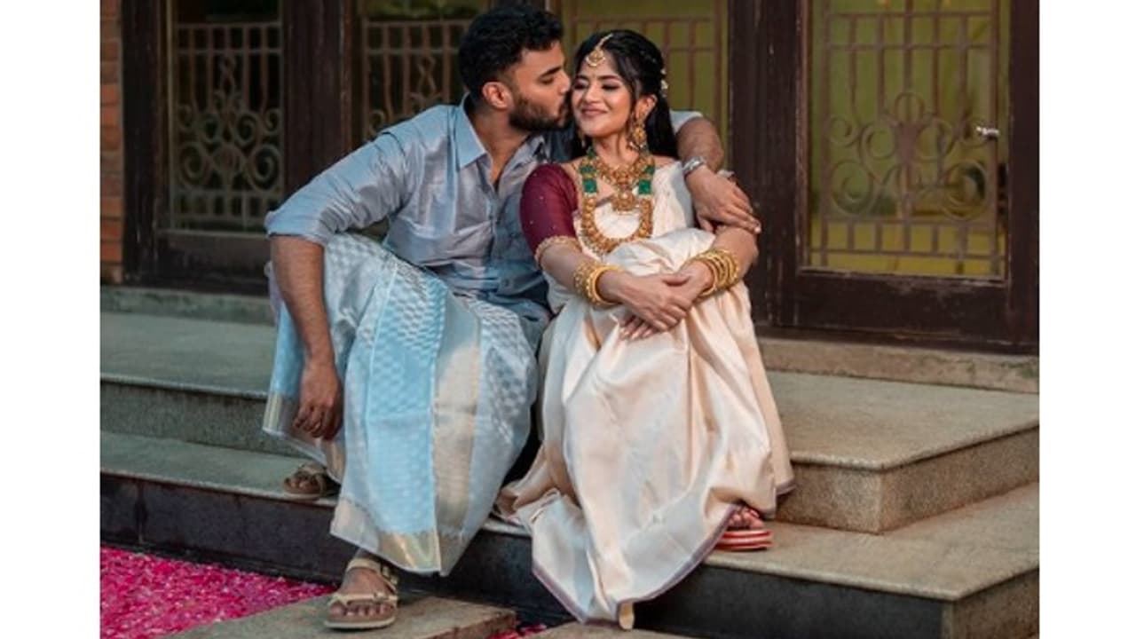 ప్రియుడితో నితిన్ హీరోయిన్ నిశ్చితార్థం, సర్ప్రైజ్ చేసిన యంగ్ బ్యూటీ.. వైరల్ ఫొటోస్ ప్రియుడితో నితిన్ హీరోయిన్ నిశ్చితార్థం, సర్ప్రైజ్ చేసిన యంగ్ బ్యూటీ.. వైరల్ ఫొటోస్