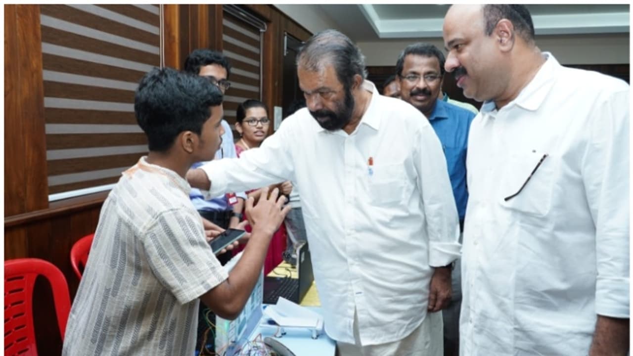 എ.ഐയിലും റോബോട്ടിക്സിലും കുട്ടികൾക്ക് പരിശീലനം; 20,000 റോബോട്ടിക് കിറ്റുകൾ കൂടി സ്കൂളുകളിലെത്തുമെന്ന് മന്ത്രി