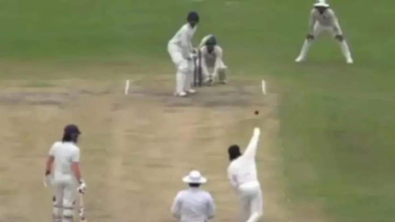 ഗംഭീർ യുഗത്തിൽ എല്ലാവരും ഓള് റൗണ്ടർമാരാകും; റിഷഭ് പന്തിന്റെ പാത പിന്തുടര്ന്ന് പന്തെറിഞ്ഞ് ഇഷാന് കിഷനും ഗംഭീർ യുഗത്തിൽ എല്ലാവരും ഓള് റൗണ്ടർമാരാകും; റിഷഭ് പന്തിന്റെ പാത പിന്തുടര്ന്ന് പന്തെറിഞ്ഞ് ഇഷാന് കിഷനും