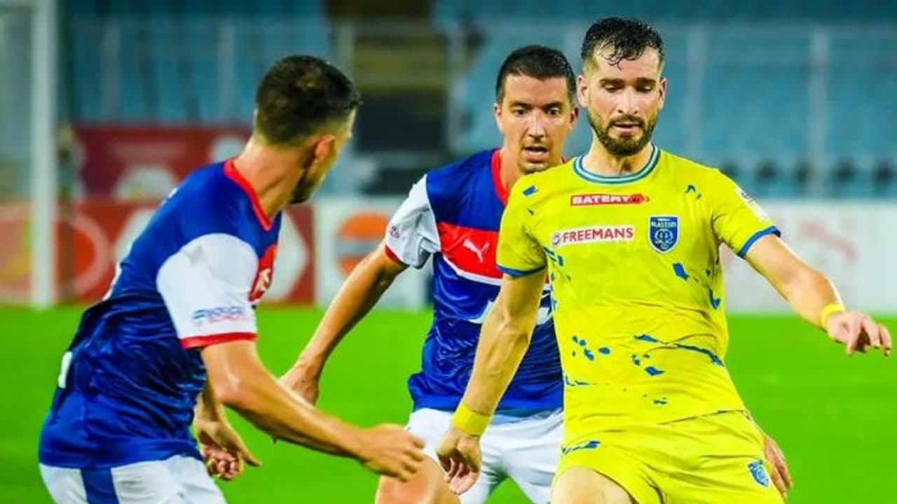 ഡ്യൂറന്ഡ് കപ്പ്: ഇഞ്ചുറി ടൈമില് ബ്ലാസ്റ്റേഴ്സിന്റെ നെഞ്ച് തകര്ത്ത് പേരേര ഡയസ്; ബെംഗലൂരു എഫ്സി സെമിയില് ഡ്യൂറന്ഡ് കപ്പ്: ഇഞ്ചുറി ടൈമില് ബ്ലാസ്റ്റേഴ്സിന്റെ നെഞ്ച് തകര്ത്ത് പേരേര ഡയസ്; ബെംഗലൂരു എഫ്സി സെമിയില്