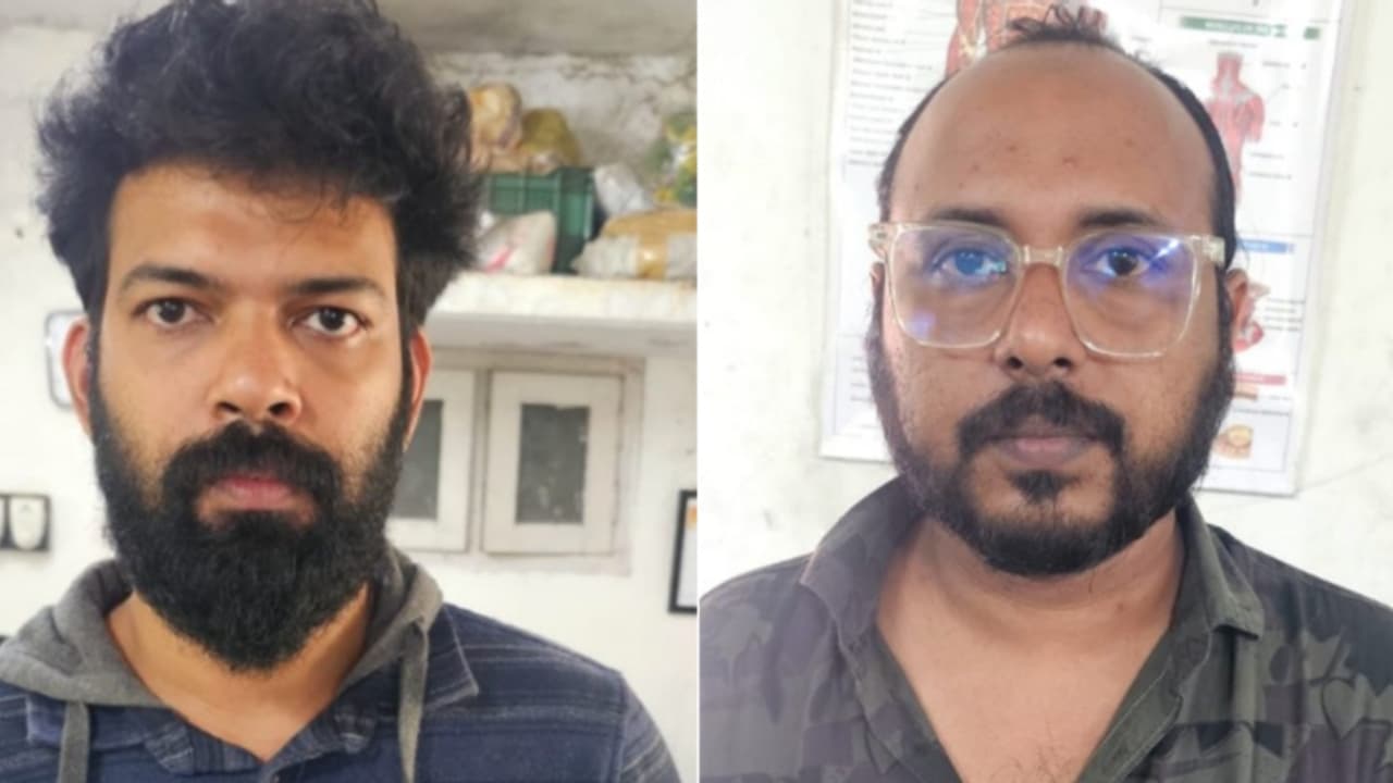 ഭർത്താവുമായി ജീവിച്ചാൽ മരണം, പരിഹാരം ആഭിചാരക്രിയ! യുവതിയെ കബളിപ്പിച്ച് സ്വർണ്ണാഭരണങ്ങൾ തട്ടി, യുവാക്കൾ പിടിയിൽ ഭർത്താവുമായി ജീവിച്ചാൽ മരണം, പരിഹാരം ആഭിചാരക്രിയ! യുവതിയെ കബളിപ്പിച്ച് സ്വർണ്ണാഭരണങ്ങൾ തട്ടി, യുവാക്കൾ പിടിയിൽ