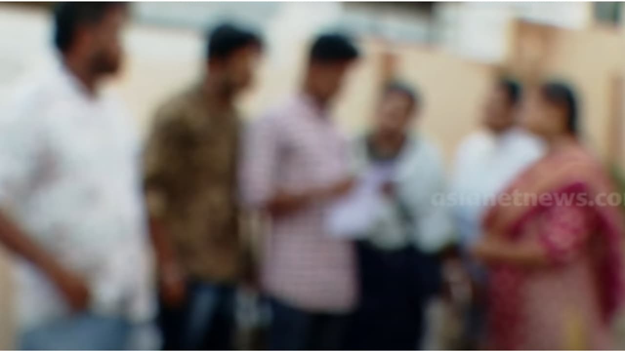 വിദേശത്ത് ജോലി വാഗ്ദാനം ചെയ്ത് ലക്ഷങ്ങൾ തട്ടിയെടുത്തതായി പരാതി; സ്ഥാപനത്തിനെതിരെ അന്വേഷണം വിദേശത്ത് ജോലി വാഗ്ദാനം ചെയ്ത് ലക്ഷങ്ങൾ തട്ടിയെടുത്തതായി പരാതി; സ്ഥാപനത്തിനെതിരെ അന്വേഷണം