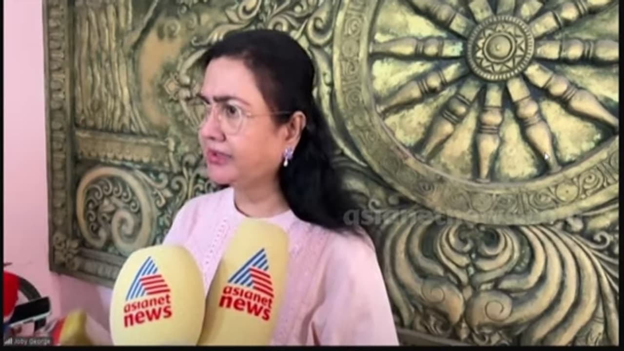 'അമ്മ' സ്റ്റാർ നൈറ്റ് നടത്താനുള്ള സംഘടനയല്ല, സ്ത്രീകളുടെ പ്രശ്‌നങ്ങളിൽ ഇടപെടാൻ ഉള്ളതാണ്: ഉര്‍വശി