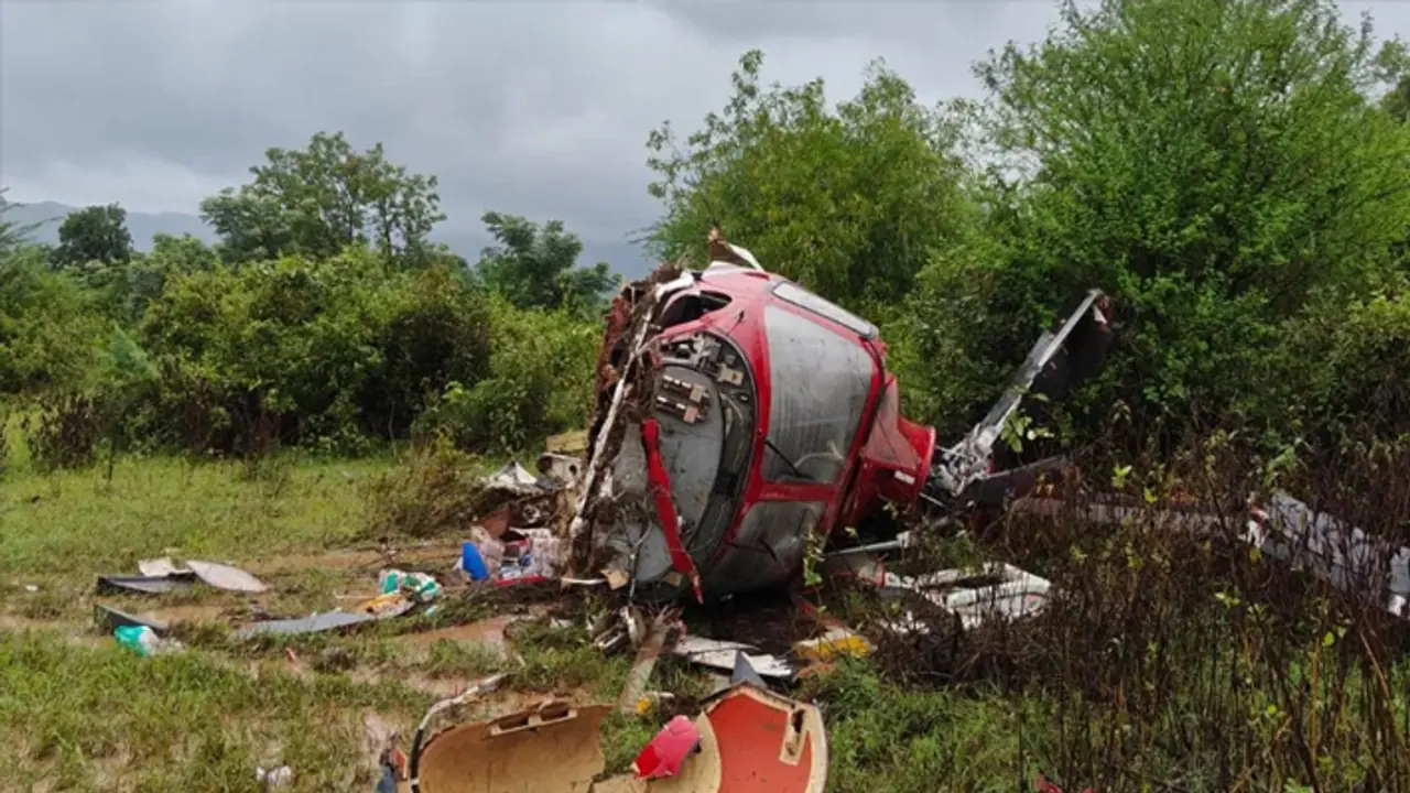 ಮಹಾರಾಷ್ಟ್ರದ ಪುಣೆಯಲ್ಲಿ ಖಾಸಗಿ ಹೆಲಿಕಾಪ್ಟರ್ ಪತನ, ಕ್ಯಾಪ್ಟನ್ ಸ್ಥಿತಿ ಗಂಭೀರ! ಮಹಾರಾಷ್ಟ್ರದ ಪುಣೆಯಲ್ಲಿ ಖಾಸಗಿ ಹೆಲಿಕಾಪ್ಟರ್ ಪತನ, ಕ್ಯಾಪ್ಟನ್ ಸ್ಥಿತಿ ಗಂಭೀರ!