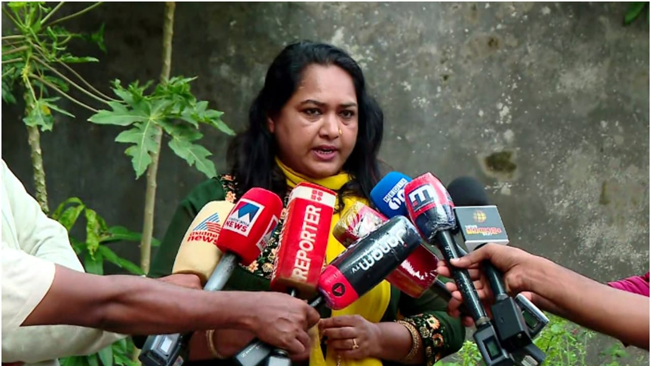  'സംവിധായകൻ രഞ്ജിത്ത് ആരോപണങ്ങളിൽ അന്വേഷണം നേരിടണം'; വിമർശനവുമായി നടി ഉഷ ഹസീന