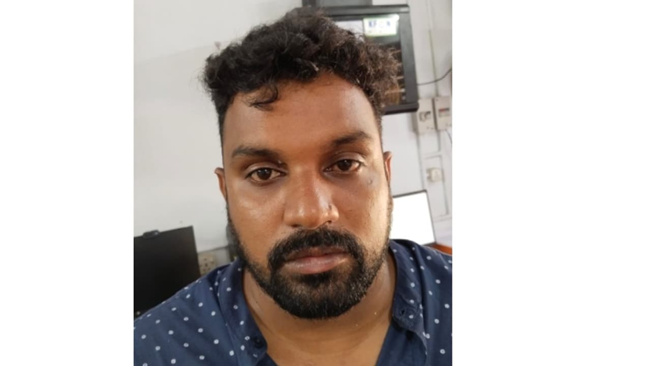 'നല്ല ശമ്പളത്തിൽ ഡാറ്റാ എൻട്രി ജോലി', കംബോഡിയയിൽ എത്തി, ചെയ്യേണ്ടത് തട്ടിപ്പ് പണി, മനുഷ്യക്കടത്തിൽ അറസ്റ്റ് 'നല്ല ശമ്പളത്തിൽ ഡാറ്റാ എൻട്രി ജോലി', കംബോഡിയയിൽ എത്തി, ചെയ്യേണ്ടത് തട്ടിപ്പ് പണി, മനുഷ്യക്കടത്തിൽ അറസ്റ്റ്