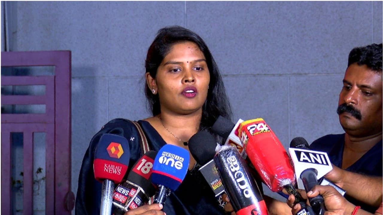 'സിദ്ദിഖിനെ സിനിമയിൽ നിന്ന് വിലക്കണം'; റിയാസ് ഖാനിൽ നിന്നും മോശം അനുഭവം ഉണ്ടായിയെന്ന് രേവതി സമ്പത്ത് 'സിദ്ദിഖിനെ സിനിമയിൽ നിന്ന് വിലക്കണം'; റിയാസ് ഖാനിൽ നിന്നും മോശം അനുഭവം ഉണ്ടായിയെന്ന് രേവതി സമ്പത്ത്