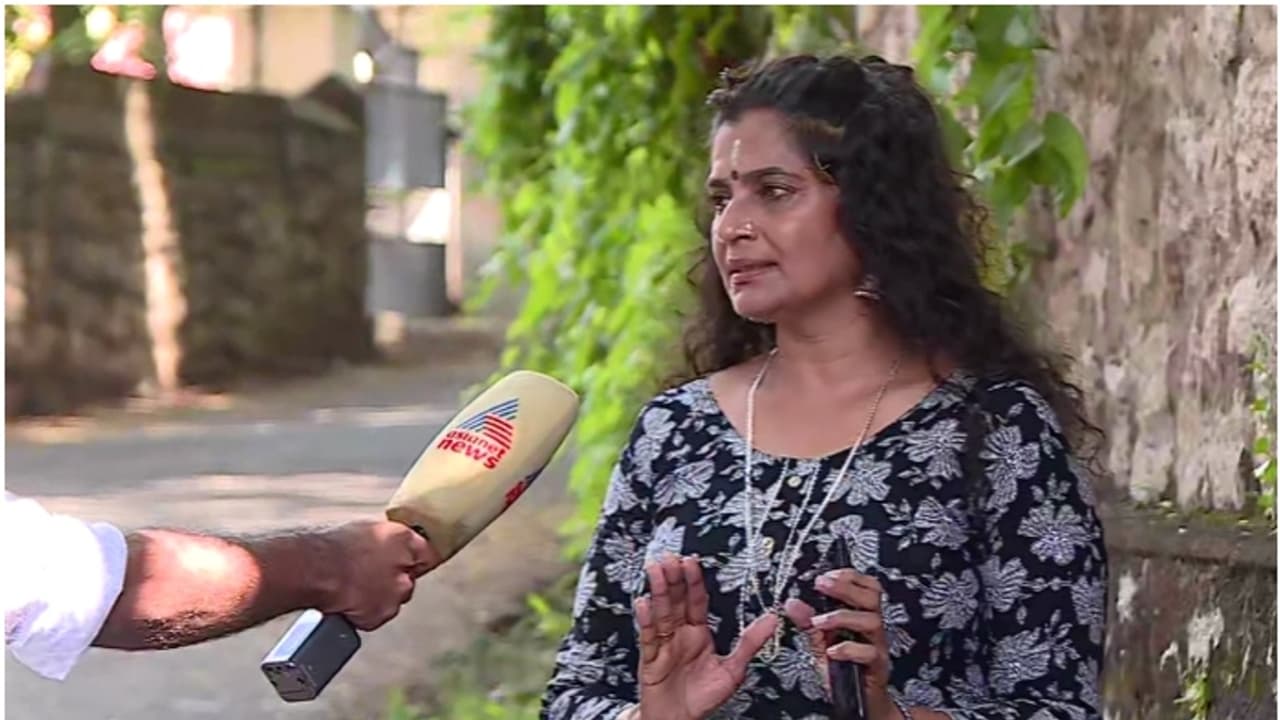 '2013 ല്‍ അന്നത്തെ സൂപ്പര്‍സ്റ്റാര്‍ തന്നെ കടന്നുപിടിച്ചു; പിന്നീട് മാപ്പ് പറഞ്ഞ് തലയൂരി': നടി സോണിയ മല്‍ഹാര്‍