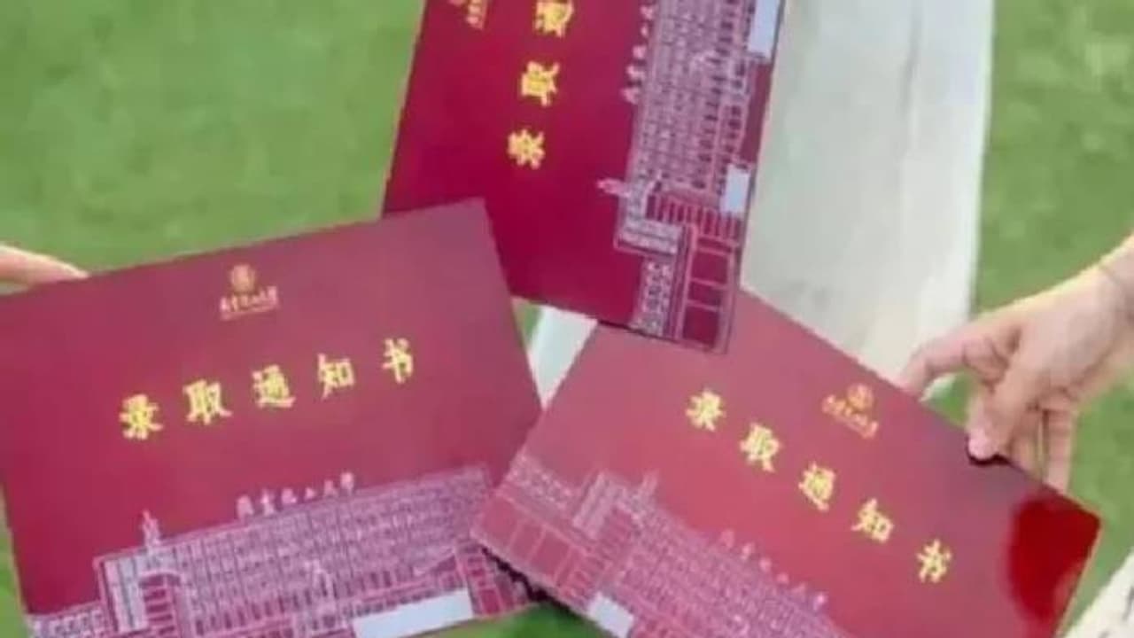 കാർബൺ ഫൈബർ അഡ്മിഷൻ ലെറ്റർ, തണ്ണിമത്തൻ മുറിക്കാനുപയോഗിച്ച് വിദ്യാർത്ഥികൾ കാർബൺ ഫൈബർ അഡ്മിഷൻ ലെറ്റർ, തണ്ണിമത്തൻ മുറിക്കാനുപയോഗിച്ച് വിദ്യാർത്ഥികൾ