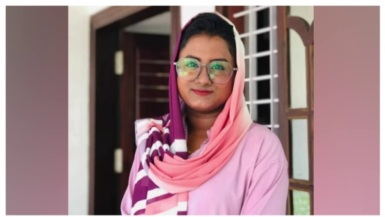 ആലപ്പുഴയിൽ നവവധുവിൻ്റെ മരണം: അസ്വാഭാവിക മരണത്തിന് പൊലീസ് കേസെടുത്തു, ഫെയ്സ്ബുക്ക് പോസ്റ്റിലും അന്വേഷണം ആലപ്പുഴയിൽ നവവധുവിൻ്റെ മരണം: അസ്വാഭാവിക മരണത്തിന് പൊലീസ് കേസെടുത്തു, ഫെയ്സ്ബുക്ക് പോസ്റ്റിലും അന്വേഷണം