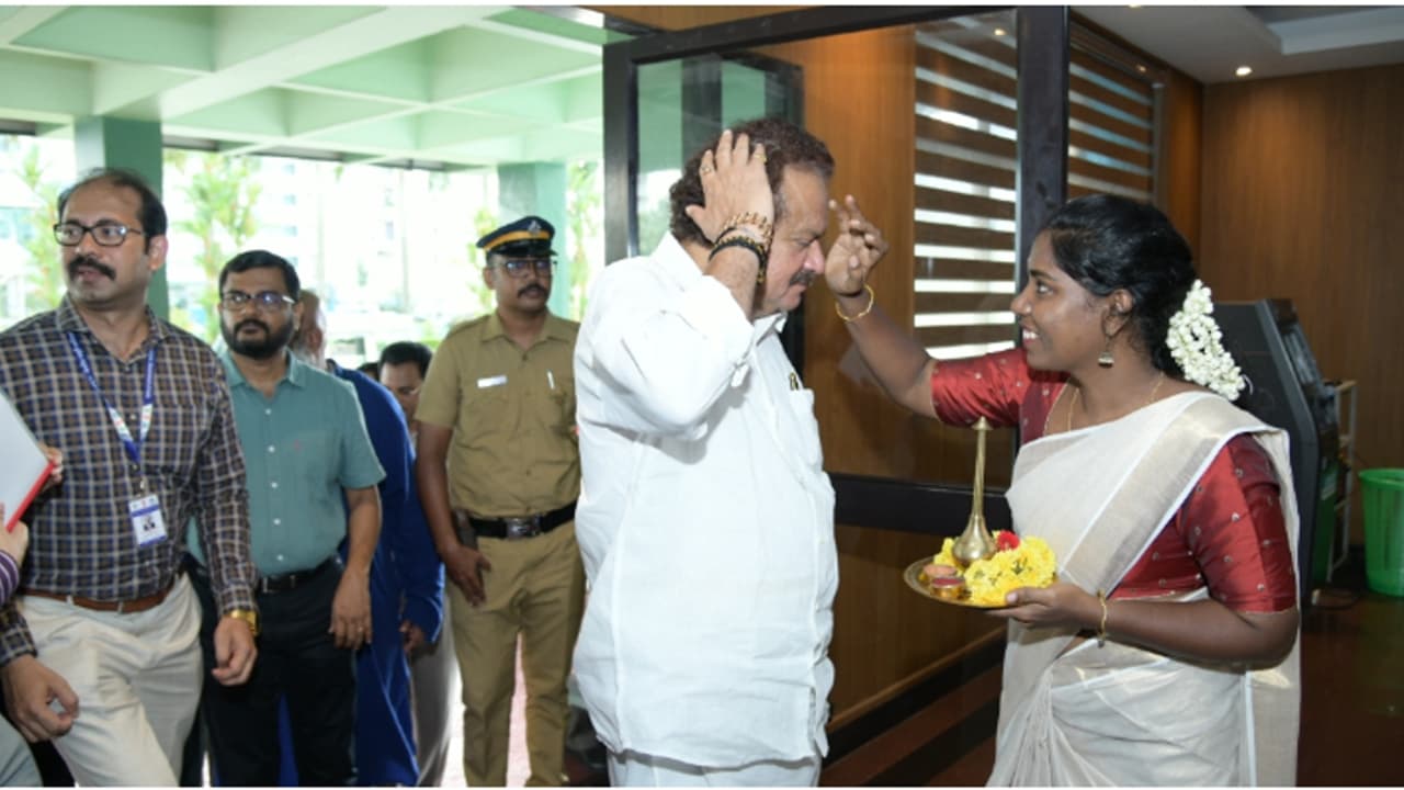 'ഇന്ത്യയുടെ മത്സ്യോൽപാദനം 22 ദശലക്ഷം ടണ്ണിലെത്തുകയാണ് ലക്ഷ്യം'; സിഎംഎഫ്ആർഐ സന്ദർശിച്ച് മന്ത്രി 'ഇന്ത്യയുടെ മത്സ്യോൽപാദനം 22 ദശലക്ഷം ടണ്ണിലെത്തുകയാണ് ലക്ഷ്യം'; സിഎംഎഫ്ആർഐ സന്ദർശിച്ച് മന്ത്രി